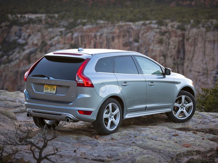 Volvo XC60 R-Design 2009 года  (US) (фото 3 из 4)